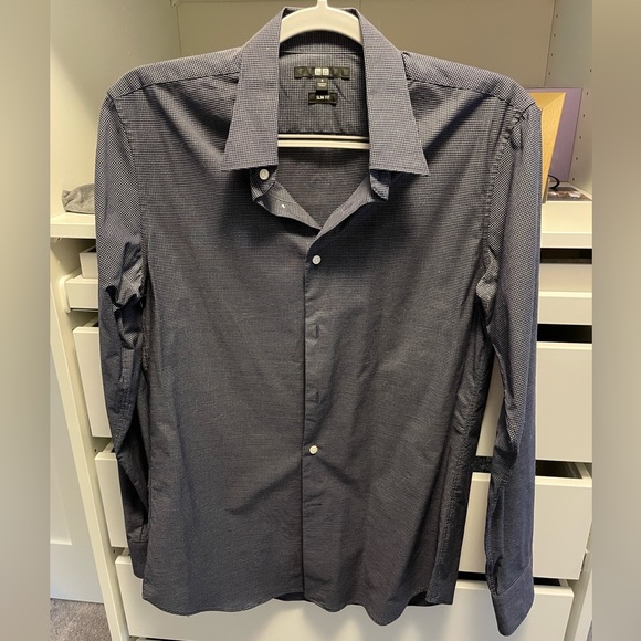 Uniqlo lot of 4 dress shirts size Small and fitted. - Picture 3 of 8